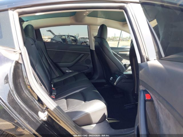 5YJ3E1EA7MF992425 Tesla 2021
