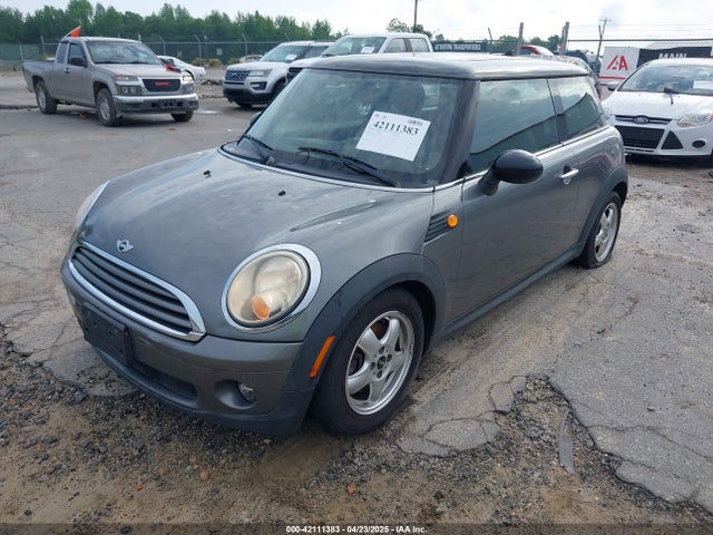 2010 MINI COOPER WMWMF3C54ATZ21451 Photo 1