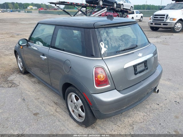 2010 MINI COOPER WMWMF3C54ATZ21451 Photo 2