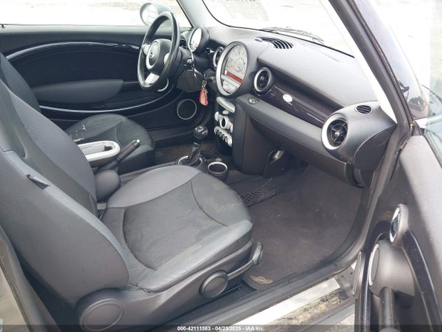 2010 MINI COOPER WMWMF3C54ATZ21451 Photo 4