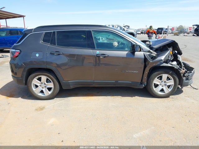 3C4NJCBB5NT106599 Jeep Compass Latitude Fwd