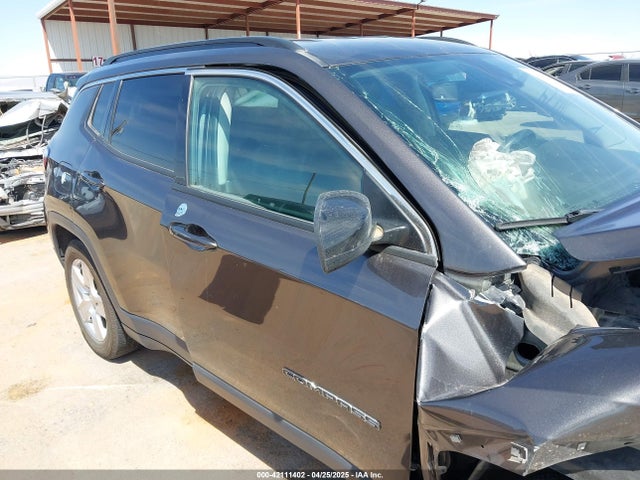 3C4NJCBB5NT106599 Jeep Compass Latitude Fwd