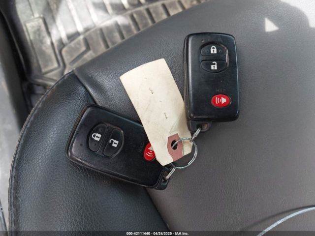 JTDZN3EU6EJ006859 Toyota Prius V Five
