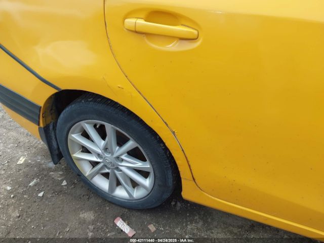 JTDZN3EU6EJ006859 Toyota Prius V Five