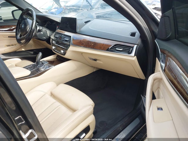 WBAJA9C52JB251893 BMW 530e