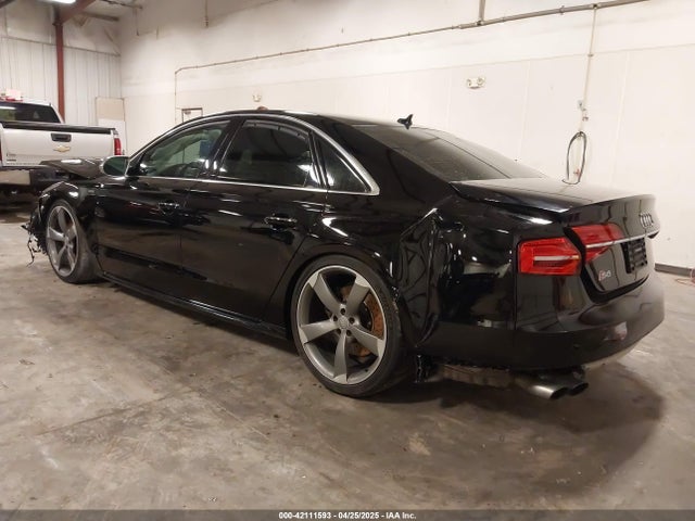 2016 AUDI S8 WAUJSAFD6GN001243 Photo 2