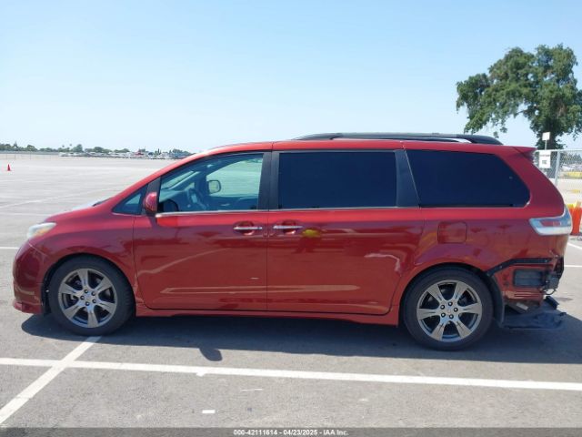 5TDXZ3DC6HS808999 Toyota Sienna Se 8 Passenger