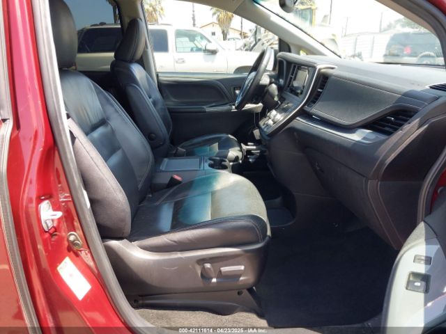 5TDXZ3DC6HS808999 Toyota Sienna Se 8 Passenger