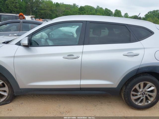 KM8J33A48GU116852 Hyundai TUCSON SE