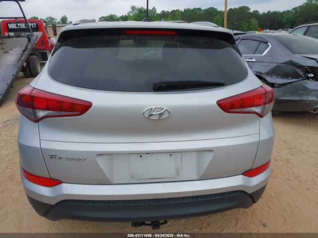 KM8J33A48GU116852 Hyundai TUCSON SE