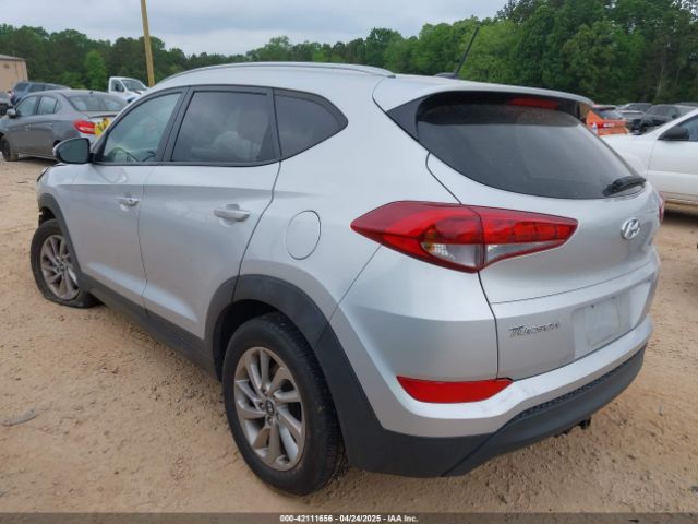 KM8J33A48GU116852 Hyundai TUCSON SE
