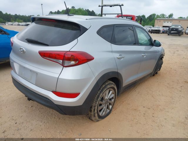 KM8J33A48GU116852 Hyundai TUCSON SE