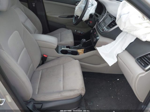 KM8J33A48GU116852 Hyundai TUCSON SE