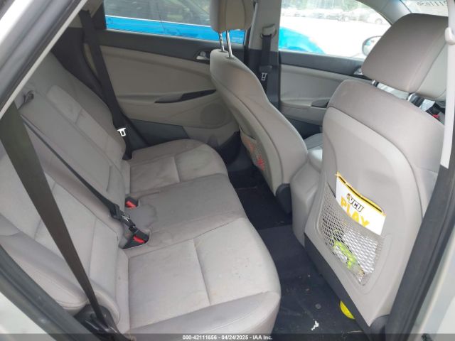 KM8J33A48GU116852 Hyundai TUCSON SE