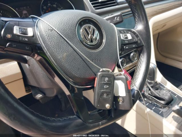 1VWBA7A33JC003768 Volkswagen Passat 2.0t Se