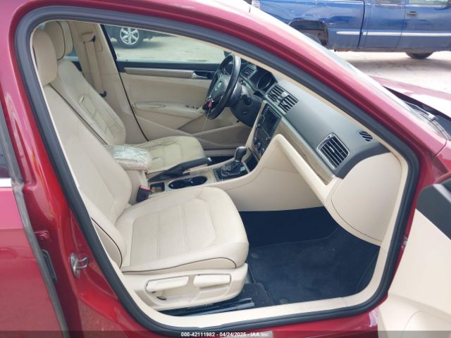 1VWBA7A33JC003768 Volkswagen Passat 2.0t Se