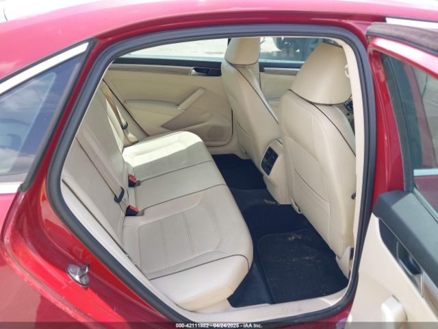 1VWBA7A33JC003768 Volkswagen Passat 2.0t Se