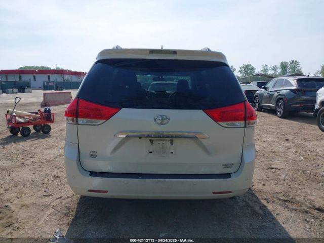 5TDDK3DC0ES091826 Toyota Sienna Limited 7 Passenger