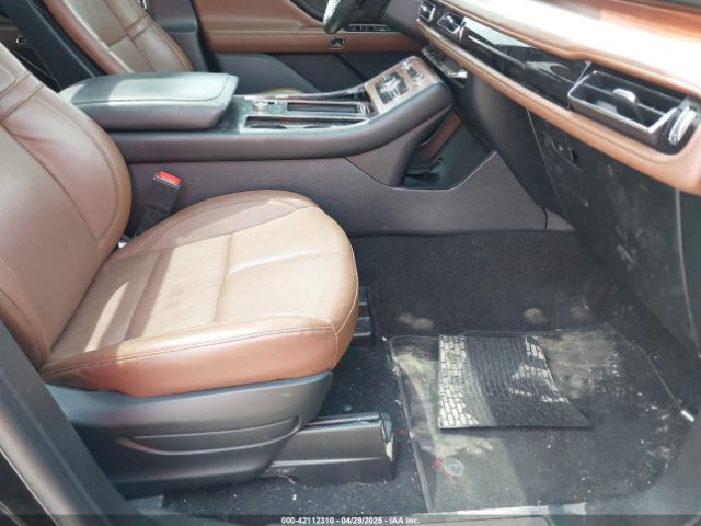 2020 LINCOLN AVIATOR 5LM5J7XC9LGL24872 Photo 4