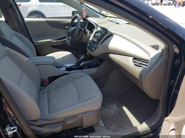 1G1ZD5ST8SF149944 Chevrolet Malibu Fwd 1lt