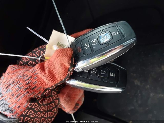 5LMCJ3D96HUL54042 Lincoln Mkc Reserve