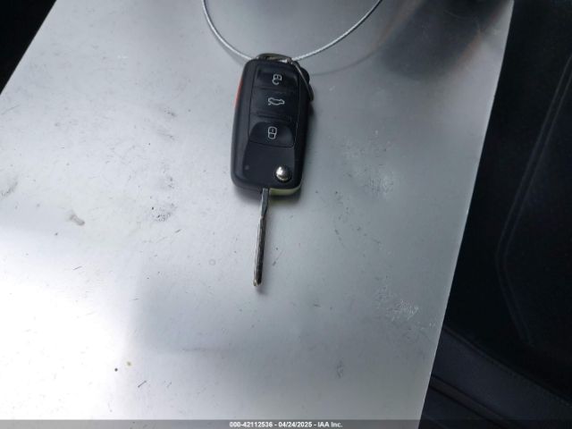 1VWDT7A36HC033652 Volkswagen Passat 1.8t R-line