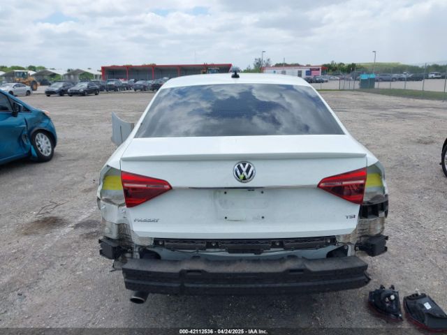 1VWDT7A36HC033652 Volkswagen Passat 1.8t R-line
