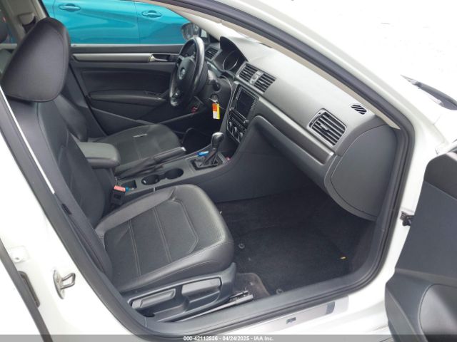 1VWDT7A36HC033652 Volkswagen Passat 1.8t R-line