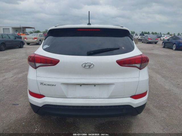 KM8J33A46GU125324 Hyundai TUCSON SE