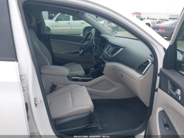 KM8J33A46GU125324 Hyundai TUCSON SE