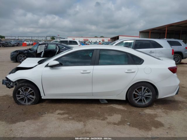 3KPF24AD7PE686469 KIA Forte Lxs