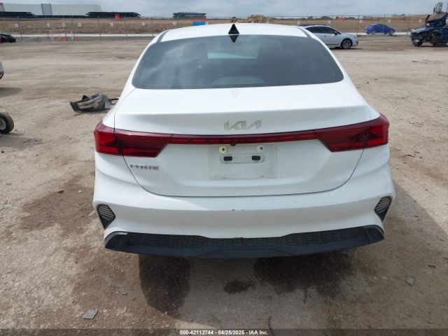 3KPF24AD7PE686469 KIA Forte Lxs