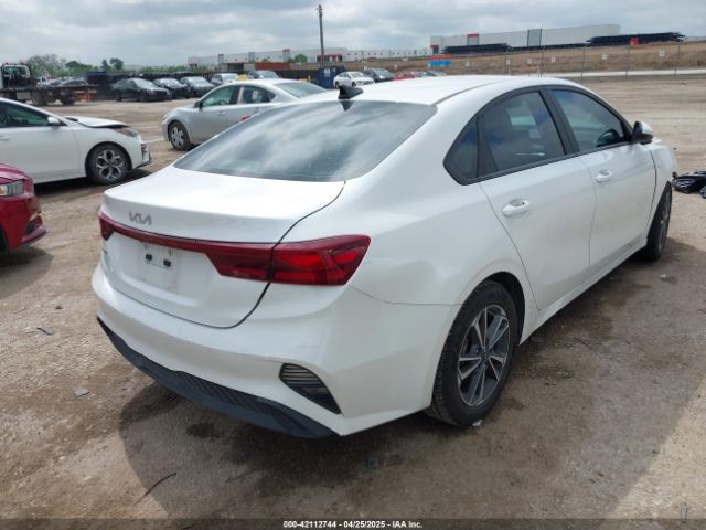 3KPF24AD7PE686469 KIA Forte Lxs