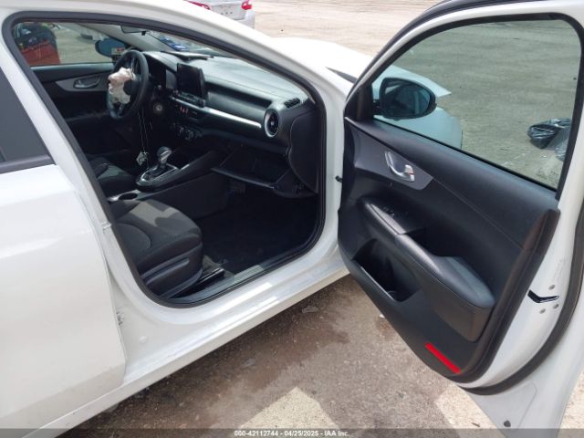 3KPF24AD7PE686469 KIA Forte Lxs