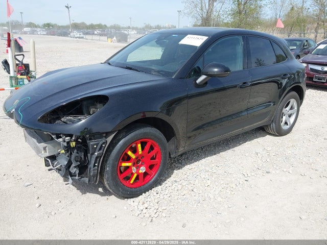 Porsche Macan 2018 WP1AA2A54JLB08529 Image 2