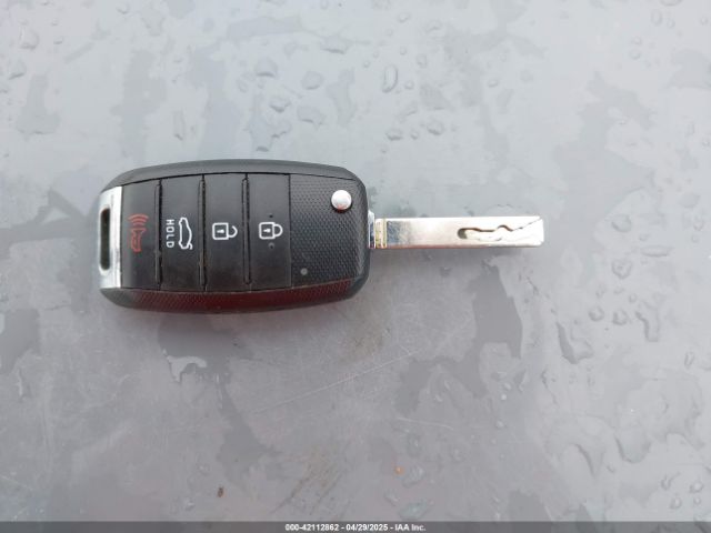 3KPA24AB1KE171033 KIA RIO S