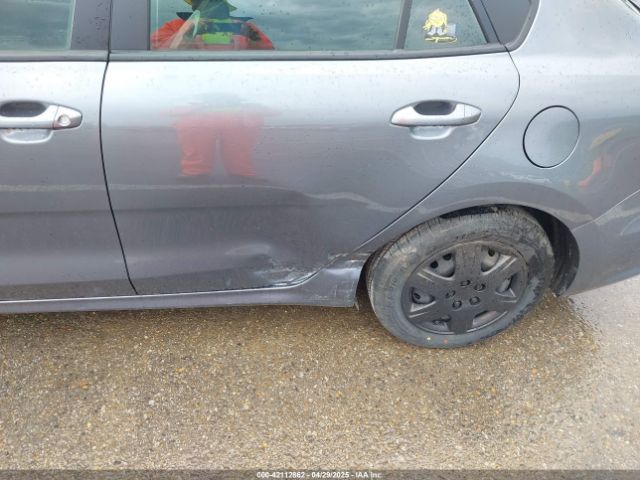 3KPA24AB1KE171033 KIA RIO S