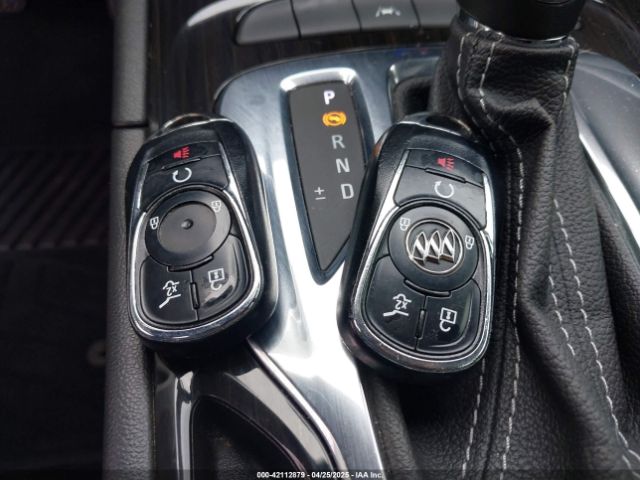 W04GV8SXXJ1122153 Buick Regal Tourx Essence