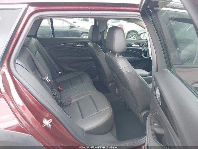 W04GV8SXXJ1122153 Buick Regal Tourx Essence