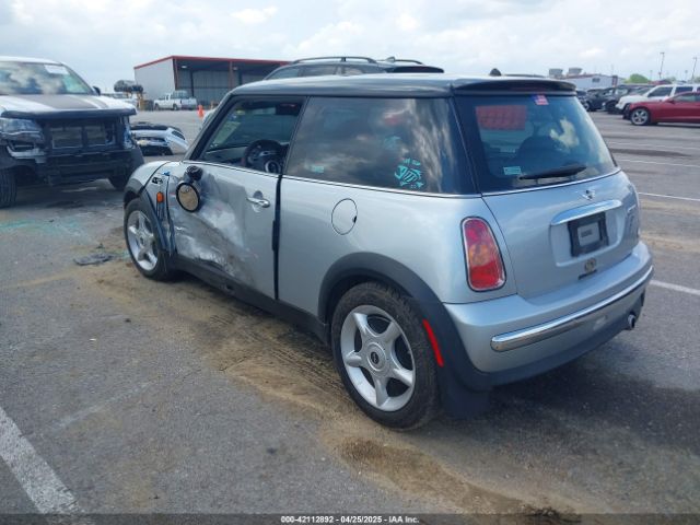 2003 MINI COOPER WMWRC334X3TC43283 Photo 2