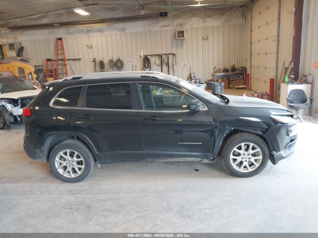 1C4PJLCB6GW356065 Jeep Cherokee Latitude