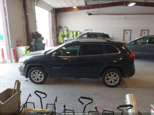 1C4PJLCB6GW356065 Jeep Cherokee Latitude