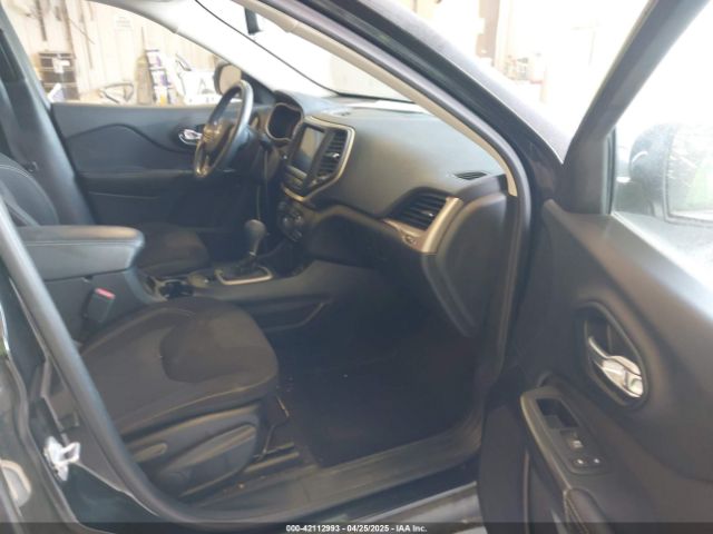 1C4PJLCB6GW356065 Jeep Cherokee Latitude