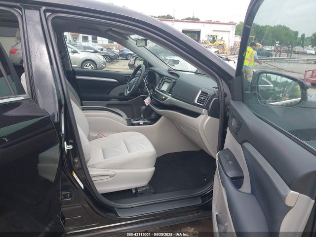 5TDZARFH4KS055265 Toyota Highlander Le