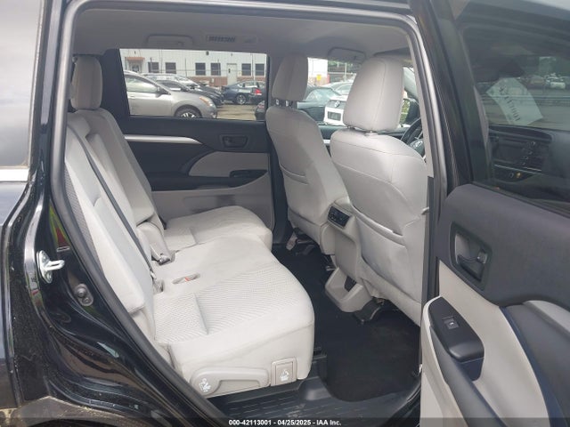 5TDZARFH4KS055265 Toyota Highlander Le
