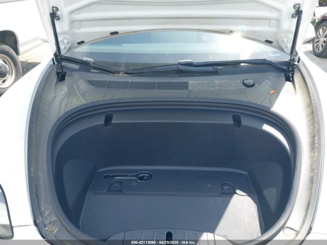 5YJ3E1EA4LF598069 Tesla 2020