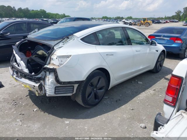 5YJ3E1EA4LF598069 Tesla 2020
