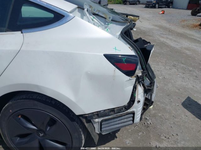 5YJ3E1EA4LF598069 Tesla 2020