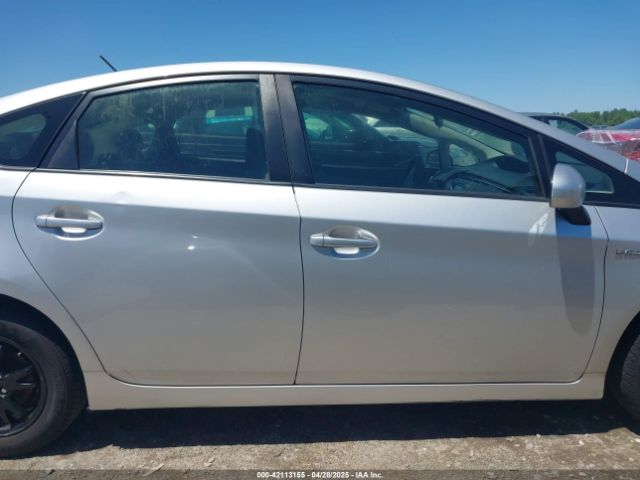JTDKN3DU8F2000933 Toyota Prius Two