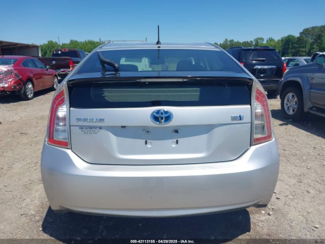 JTDKN3DU8F2000933 Toyota Prius Two